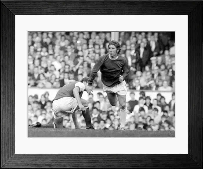 Framed Print : English League Division One match at Highbury Arsenal v Everton Everton Framed Print : English League Division One match at Highbury Arsenal v Everton Everton