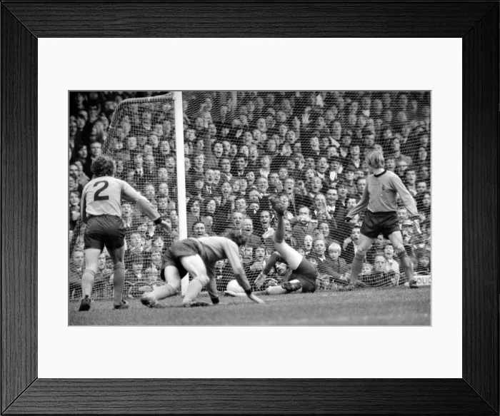 Framed Print : English League Division One match at Highbury Arsenal v Wolverhampton Wanderers Framed Print : English League Division One match at Highbury Arsenal v Wolverhampton Wanderers
