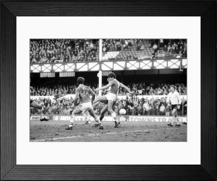 Framed Print : Everton v. Notts County. February 1984 MF14-01-009 The final score was a four one victory
