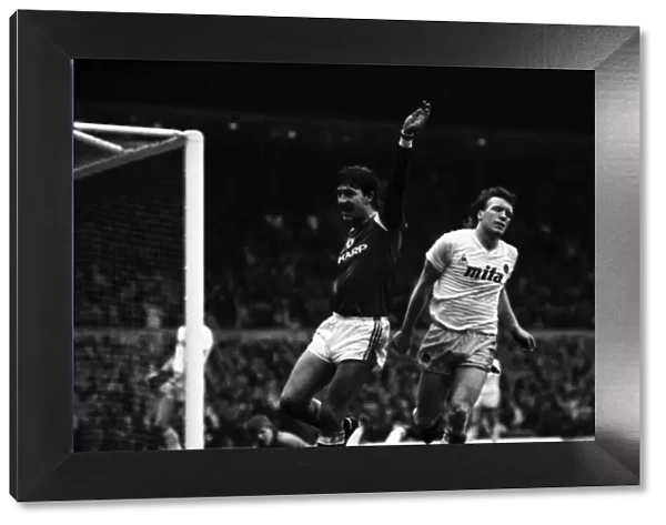 Manchester United v. Aston Villa. March 1985 MF20-12-048 The final score was a
