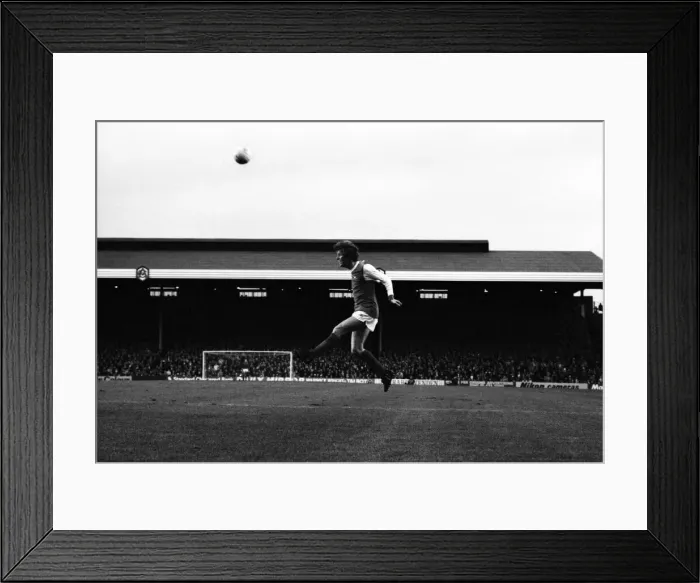 Framed Print : Arsenal v. West Bromwich Albion. November 1980 LF05-15-107 The final score was a two all Framed Print : Arsenal v. West Bromwich Albion. November 1980 LF05-15-107 The final score was a two all
