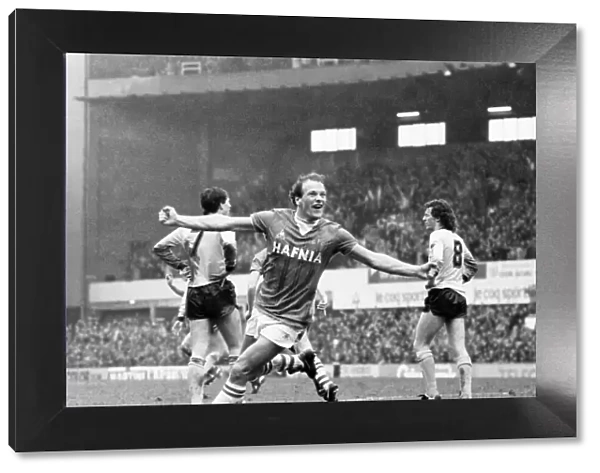 Everton v. Arsenal. March 1985 MF20-13-038 The final score was a two nil victory to