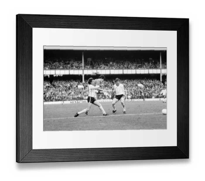 Framed Print : Everton v. Notts County. February 1984 MF14-01-037 The final score was a four one victory Framed Print : Everton v. Notts County. February 1984 MF14-01-037 The final score was a four one victory