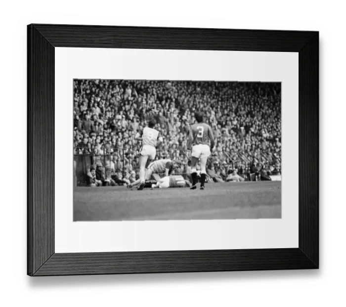Framed Print : Manchester United v. Sunderland. April 1985 MF21-03-059 The final score was a two Framed Print : Manchester United v. Sunderland. April 1985 MF21-03-059 The final score was a two