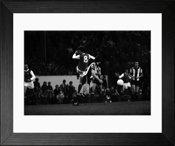 Framed Print : Arsenal v. West Bromwich Albion. November 1980 LF05-15-065 The final score was a two all Framed Print : Arsenal v. West Bromwich Albion. November 1980 LF05-15-065 The final score was a two all