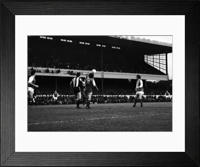 Framed Print : Arsenal v. West Bromwich Albion. November 1980 LF05-15-057 The final score was a two all
