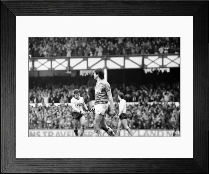 Framed Print : Everton v. Arsenal. March 1985 MF20-13-026 The final score was a two nil victory Framed Print : Everton v. Arsenal. March 1985 MF20-13-026 The final score was a two nil victory