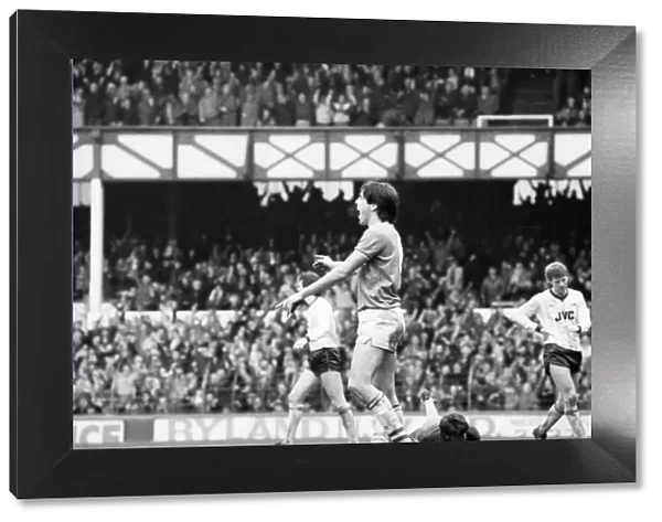 Everton v. Arsenal. March 1985 MF20-13-029 The final score was a two nil victory