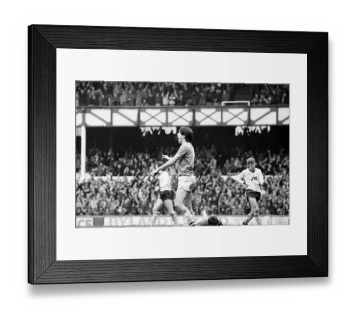 Framed Print : Everton v. Arsenal. March 1985 MF20-13-029 The final score was a two nil victory