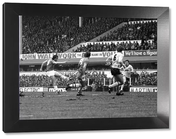 Everton v. Arsenal. March 1985 MF20-13-014 The final score was a two nil victory