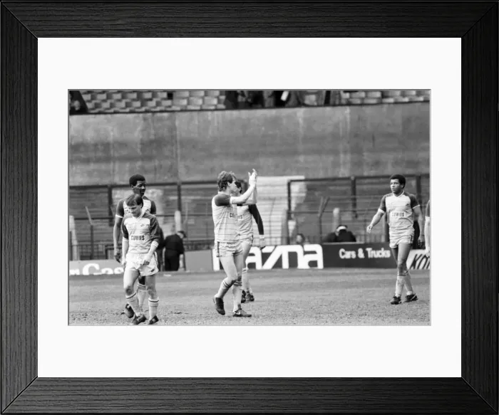 Framed Print : Manchester United v. Sunderland. April 1985 MF21-03-061 The final score was a two Framed Print : Manchester United v. Sunderland. April 1985 MF21-03-061 The final score was a two