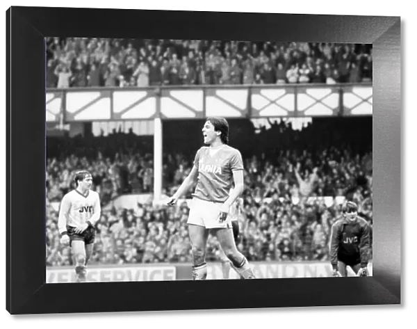 Everton v. Arsenal. March 1985 MF20-13-028 The final score was a two nil victory to