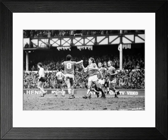 Framed Print : Everton v. Arsenal. March 1985 MF20-13-022 The final score was a two nil victory