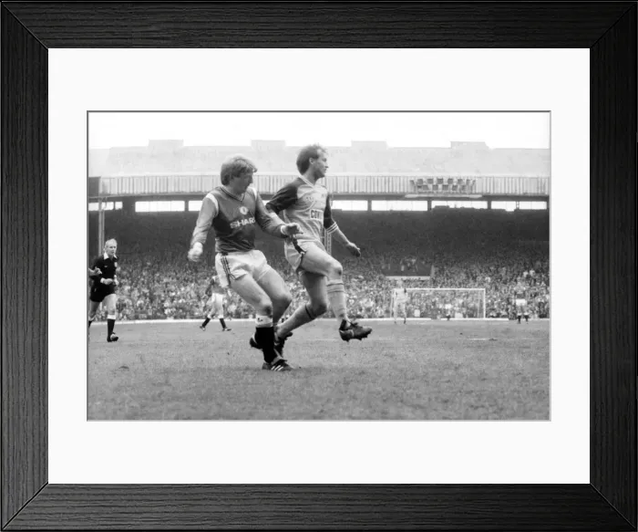 Framed Print : Manchester United v. Sunderland. April 1985 MF21-03-017 The final score was a two all