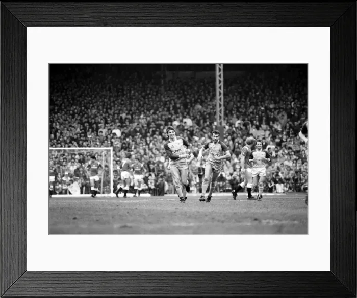 Framed Print : Manchester United v. Sunderland. April 1985 MF21-03-030 The final score was a two all Framed Print : Manchester United v. Sunderland. April 1985 MF21-03-030 The final score was a two all