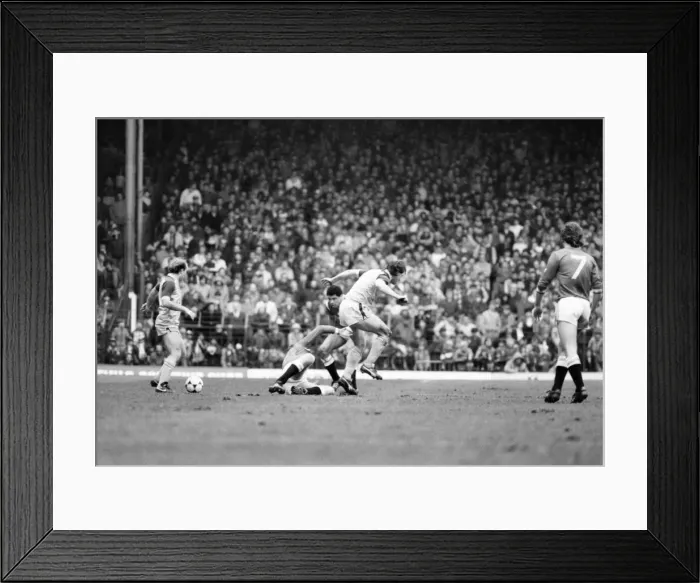 Framed Print : Manchester United v. Sunderland. April 1985 MF21-03-044 The final score was a two