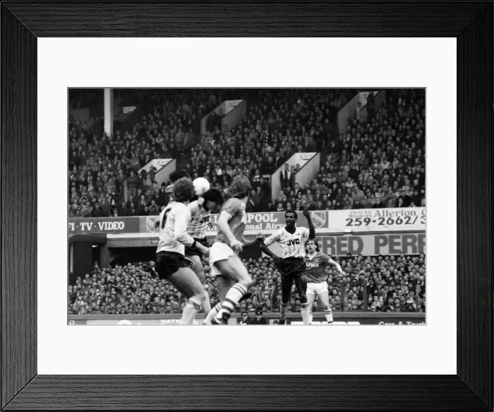 Framed Print : Everton v. Arsenal. March 1985 MF20-13-002 The final score was a two nil victory