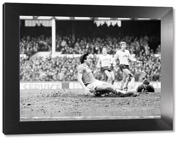 Everton v. Arsenal. March 1985 MF20-13-034 The final score was a two nil victory to