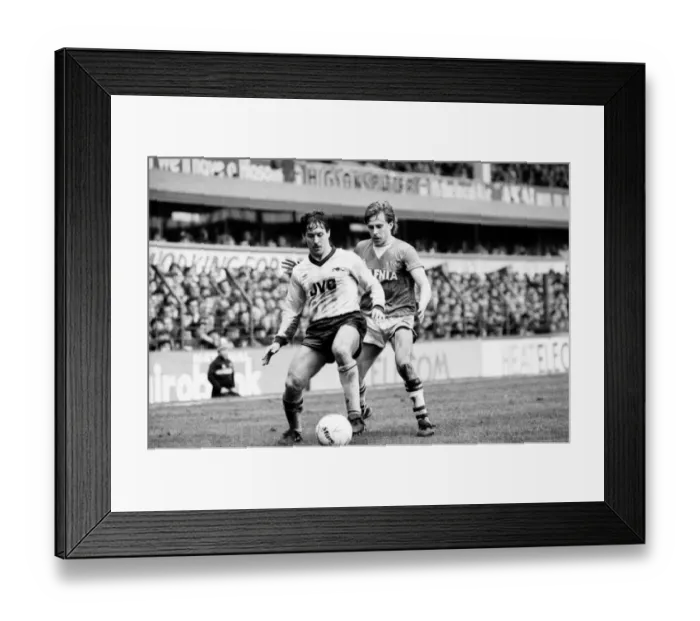 Framed Print : Everton v. Arsenal. March 1985 MF20-13-051 The final score was a two nil victory