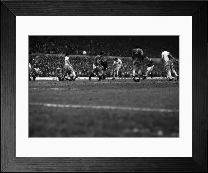 Framed Print : Manchester United v. Aston Villa. March 1985 MF20-12-045 The final score was a