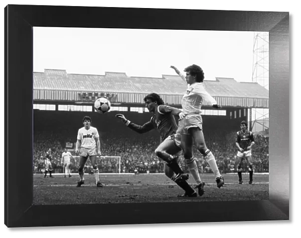 Manchester United v. Aston Villa. March 1985 MF20-12-020 The final score was a