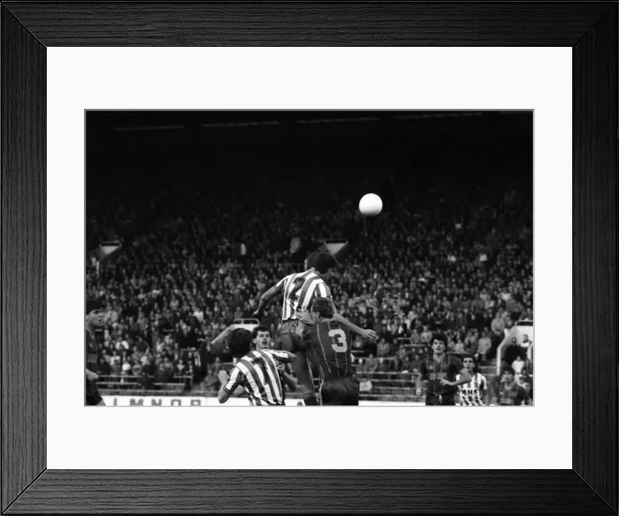 Framed Print : Sheffield Wednesday v. Leicester City. October 1984 MF18-05-056 The final score was a Framed Print : Sheffield Wednesday v. Leicester City. October 1984 MF18-05-056 The final score was a