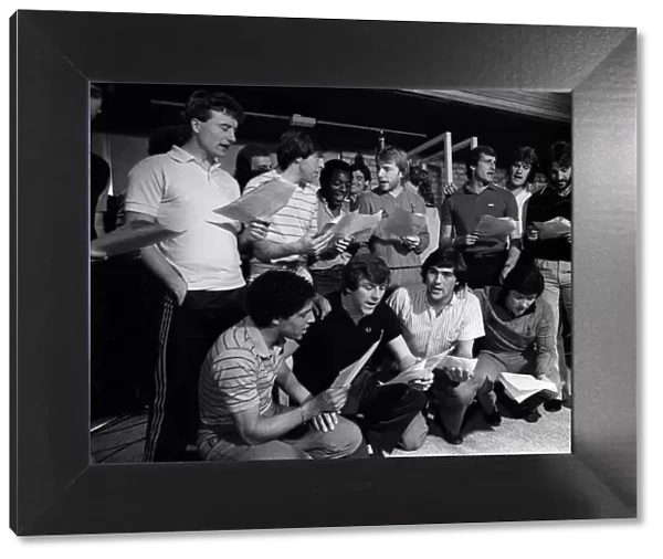 Tottenham Hotspur team in recording studio 1982 Glenn Hoddle Ricardo Villa Garth