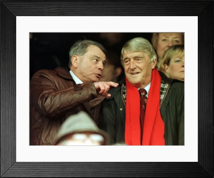 Framed Print : Dicky Bird former cricket umpire sits with Michael Parkinson television / radio presenter Framed Print : Dicky Bird former cricket umpire sits with Michael Parkinson television / radio presenter