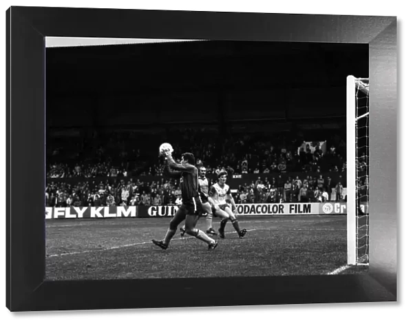 Stoke. v. Southampton. October 1984 MF18-03-078 The final score was a three one