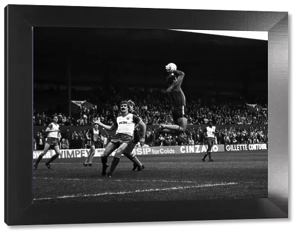Stoke. v. Southampton. October 1984 MF18-03-058 The final score was a three one
