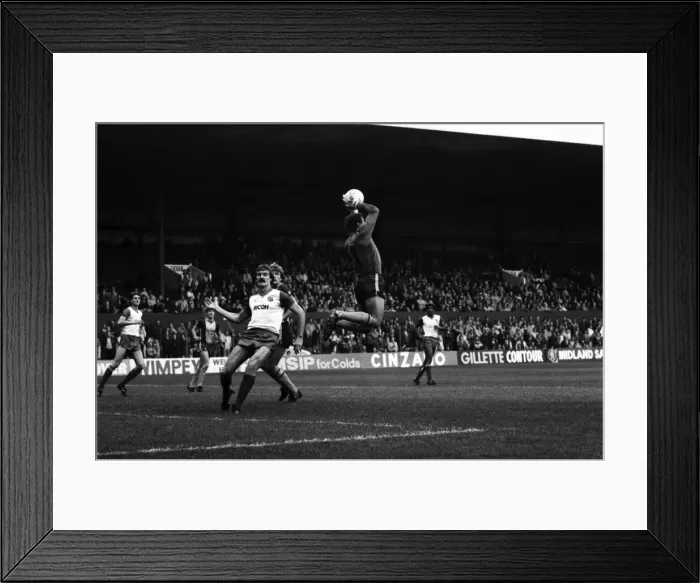 Framed Print : Stoke. v. Southampton. October 1984 MF18-03-058 The final score was a three one Framed Print : Stoke. v. Southampton. October 1984 MF18-03-058 The final score was a three one