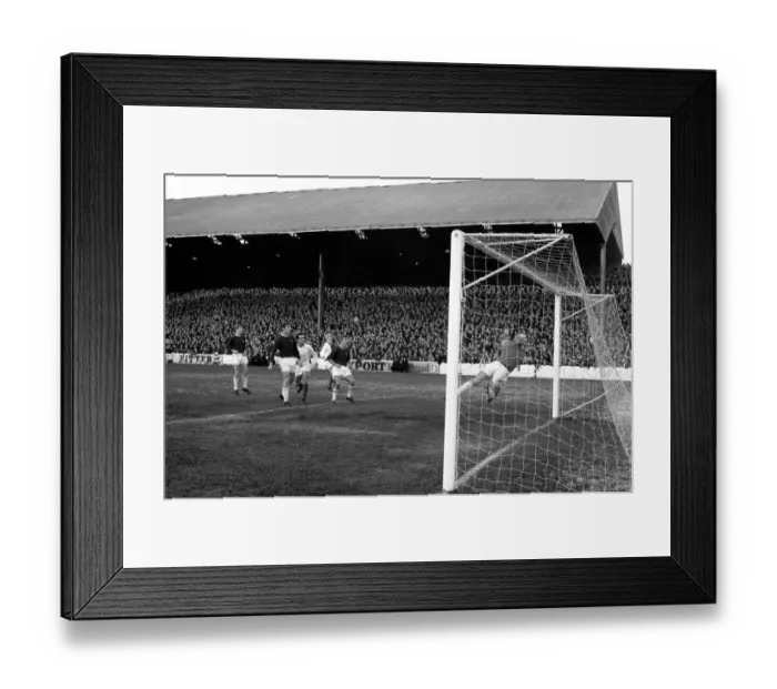 Framed Print : Burnley v. Manchester United. Nobby Stiles and Bobby Charlton. December 1969 Z11538-008 Framed Print : Burnley v. Manchester United. Nobby Stiles and Bobby Charlton. December 1969 Z11538-008