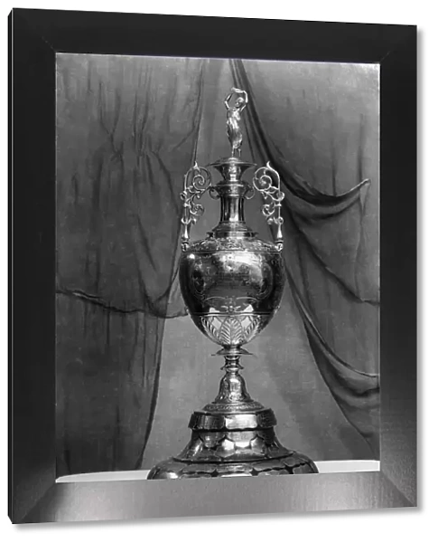 Cups - Football League - Div-1. - Championship Trophy. April 1952 P011451
