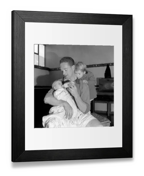 Framed Print : Neil Dougall (Plymouth Argyle) feeds his children in football dressing room