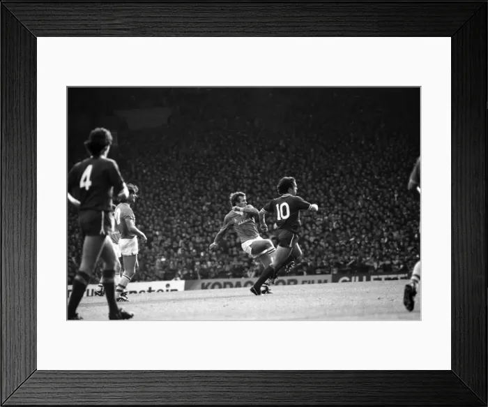 Framed Print : Liverpool v. Everton. October 1984 MF18-04-105 The final score was a one nil