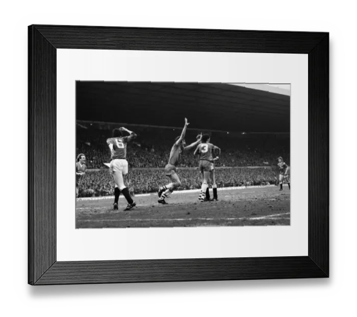 Framed Print : Manchester United v. Everton. March 1985 MF20-09-020 The final score was a one all