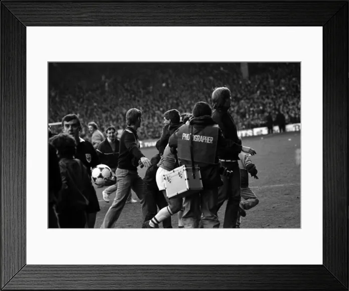 Framed Print : Liverpool v. Everton. October 1984 MF18-04-121 The final score was a one nil