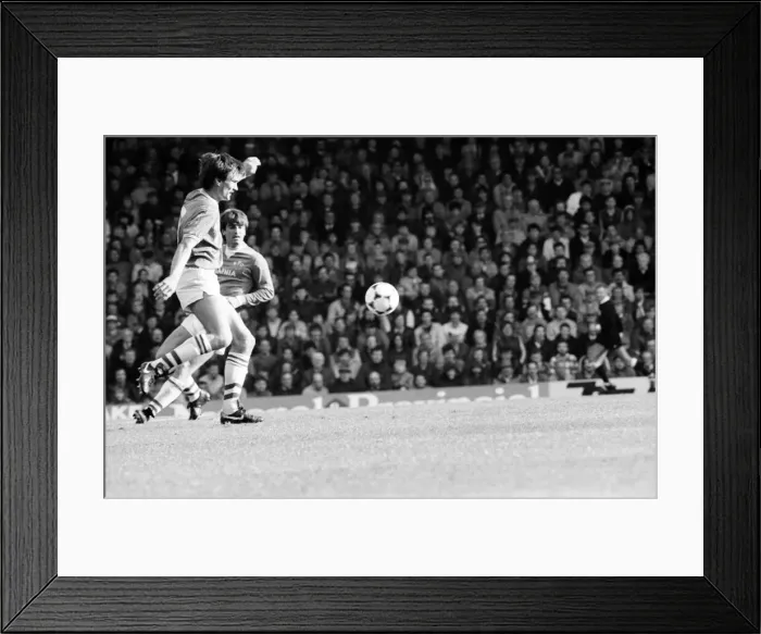 Framed Print : Liverpool v. Everton. October 1984 MF18-04-090 The final score was a one nil Framed Print : Liverpool v. Everton. October 1984 MF18-04-090 The final score was a one nil