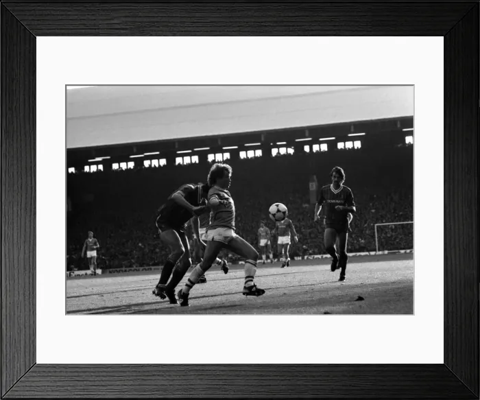 Framed Print : Liverpool v. Everton. October 1984 MF18-04-075 The final score was a one nil Framed Print : Liverpool v. Everton. October 1984 MF18-04-075 The final score was a one nil