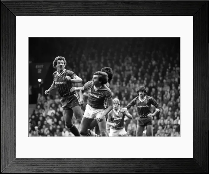 Framed Print : Liverpool v. Everton. October 1984 MF18-04-015 The final score was a one nil Framed Print : Liverpool v. Everton. October 1984 MF18-04-015 The final score was a one nil