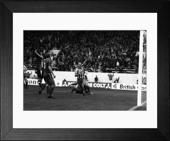 Framed Print : Sheffield Wednesday v. Leicester City. October 1984 MF18-05-048 The final score was a Framed Print : Sheffield Wednesday v. Leicester City. October 1984 MF18-05-048 The final score was a