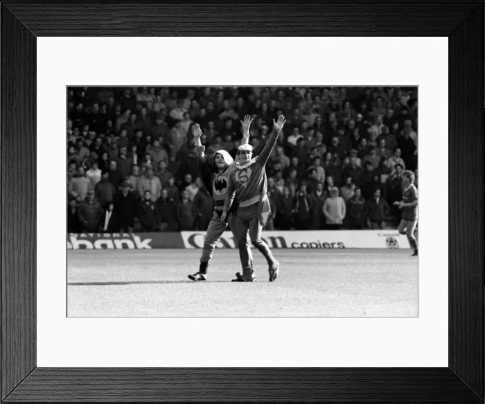 Framed Print : Liverpool v. Everton. October 1984 MF18-04-025 The final score was a one nil Framed Print : Liverpool v. Everton. October 1984 MF18-04-025 The final score was a one nil