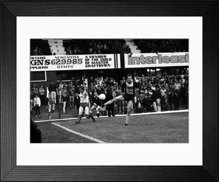 Framed Print : Stoke. v. Southampton. October 1984 MF18-03-091 The final score was a three one