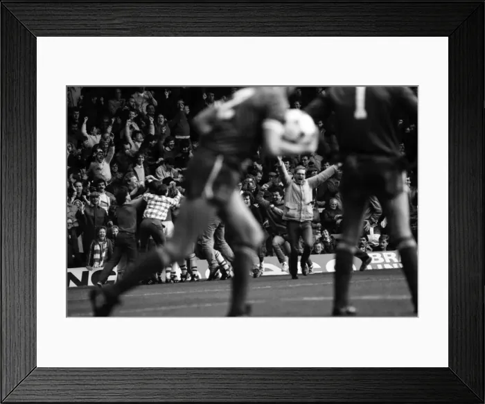 Framed Print : Liverpool v. Everton. October 1984 MF18-04-109 The final score was a one nil Framed Print : Liverpool v. Everton. October 1984 MF18-04-109 The final score was a one nil