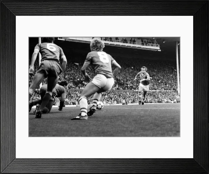 Framed Print : Liverpool v. Everton. October 1984 MF18-04-055 The final score was a one nil Framed Print : Liverpool v. Everton. October 1984 MF18-04-055 The final score was a one nil