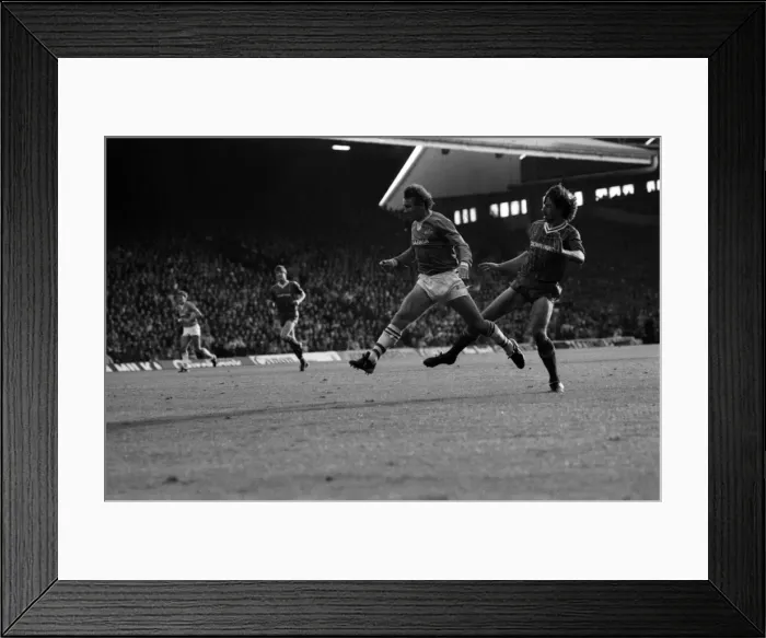 Framed Print : Liverpool v. Everton. October 1984 MF18-04-069 The final score was a one nil Framed Print : Liverpool v. Everton. October 1984 MF18-04-069 The final score was a one nil