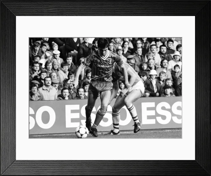 Framed Print : Liverpool v. Everton. October 1984 MF18-04-016 The final score was a one nil Framed Print : Liverpool v. Everton. October 1984 MF18-04-016 The final score was a one nil