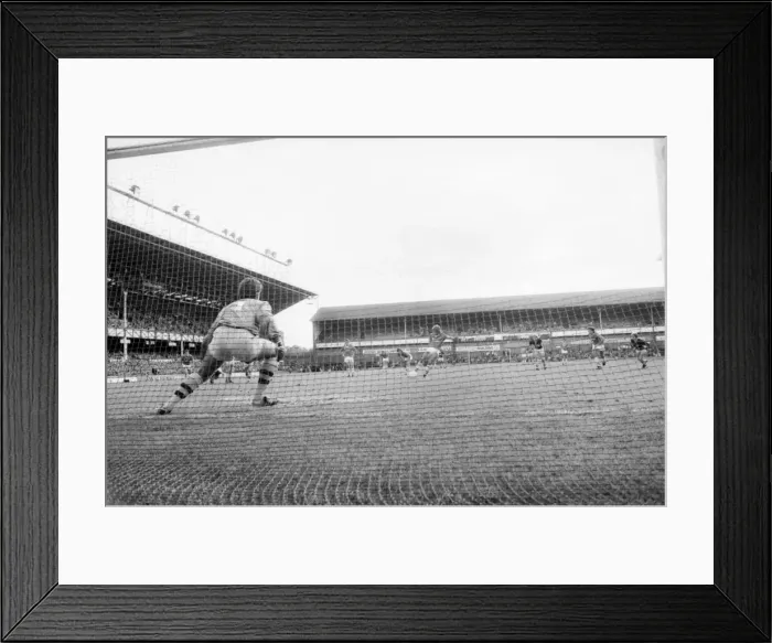 Framed Print : Everton v. Aston Villa. October 1984 MF18-01-042 The final score was a two one Framed Print : Everton v. Aston Villa. October 1984 MF18-01-042 The final score was a two one