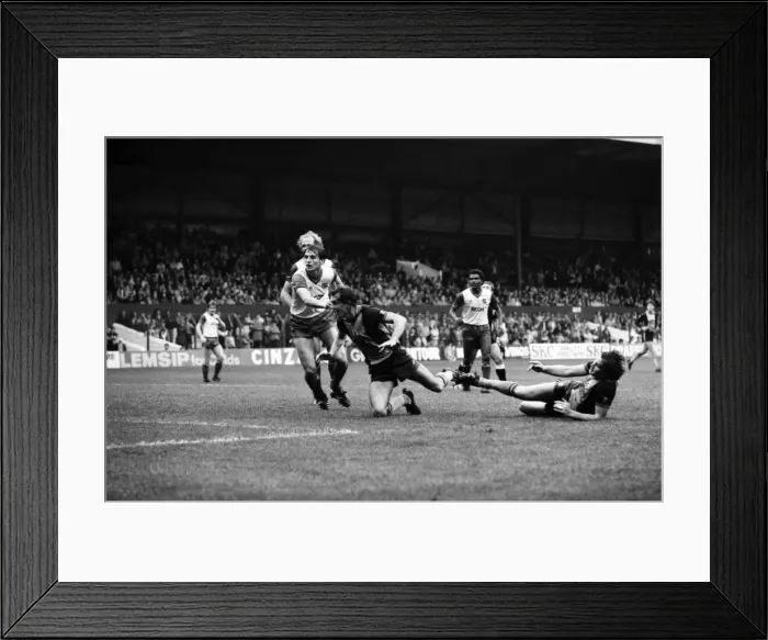 Framed Print : Stoke. v. Southampton. October 1984 MF18-03-049 The final score was a three one Framed Print : Stoke. v. Southampton. October 1984 MF18-03-049 The final score was a three one