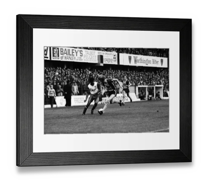 Framed Print : Stoke. v. Southampton. October 1984 MF18-03-018 The final score was a three one